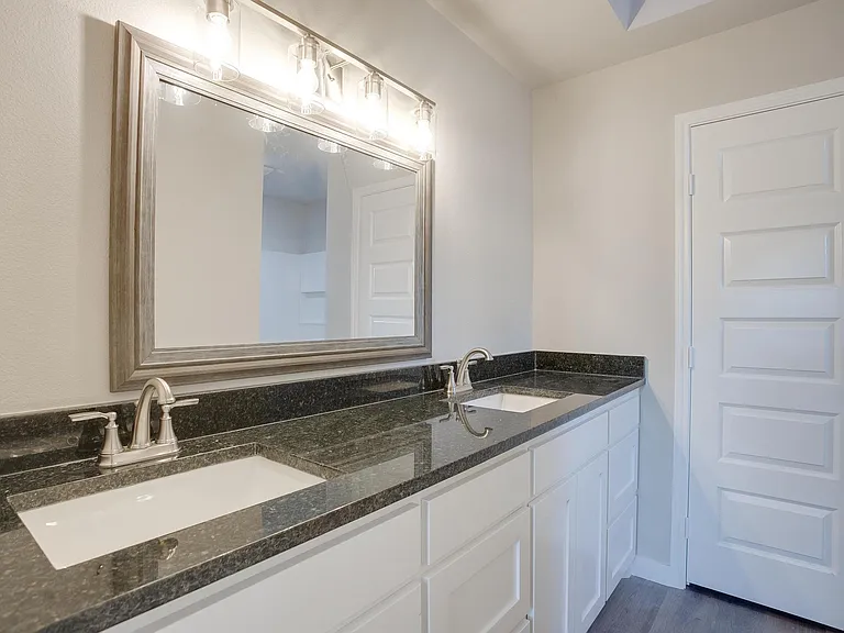 305 Bentley Dr — Photo 26