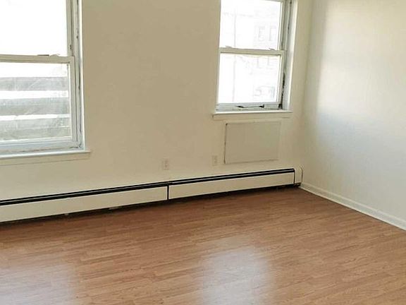 3rd image of 323 Palisade Ave APT B3