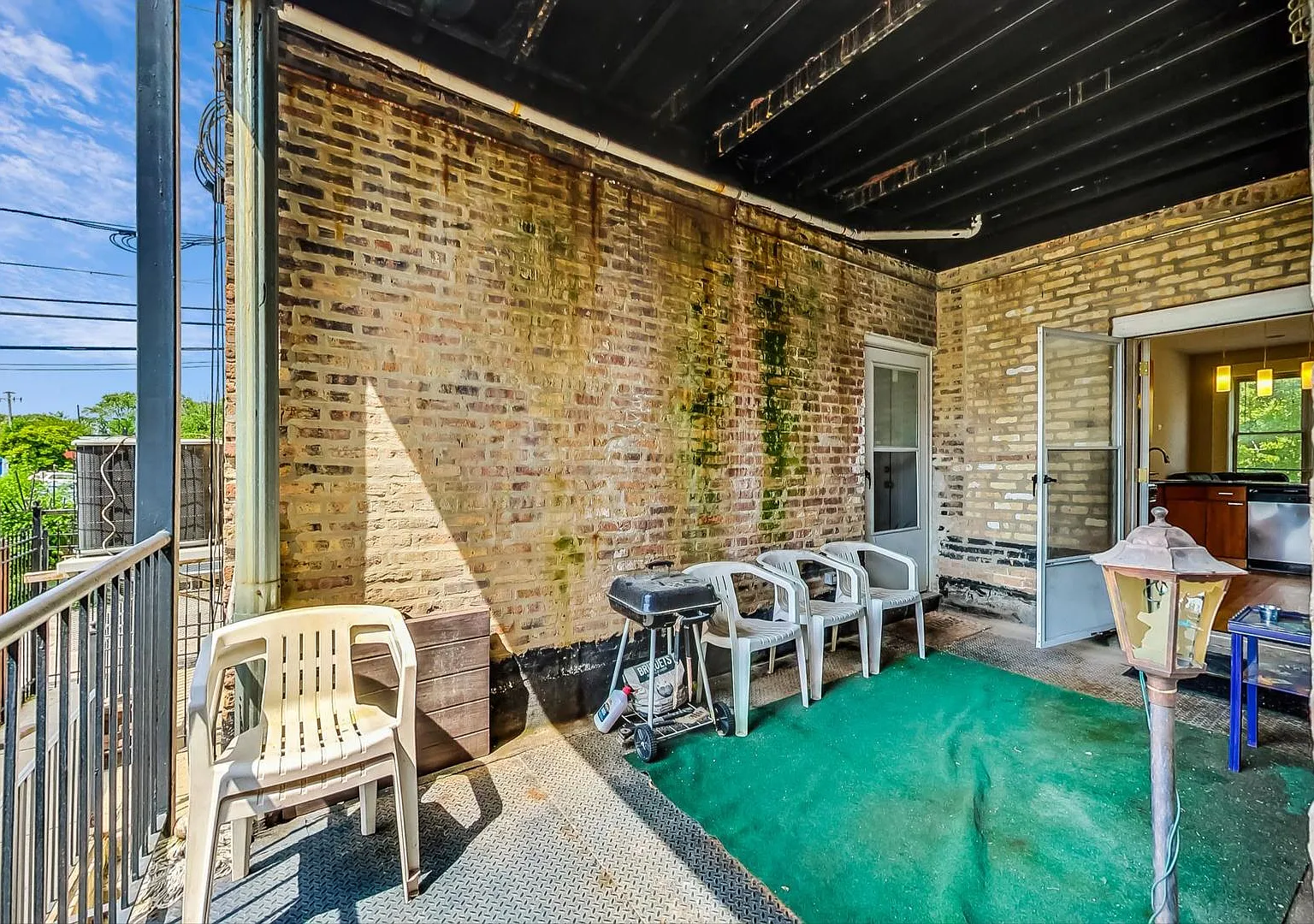 3 bed, 2.0 bath, 1562 sqft, $3,000 — Photo 2