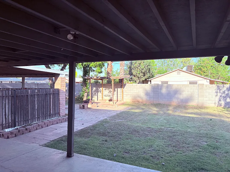2142 E Clarendon Ave — Photo 18