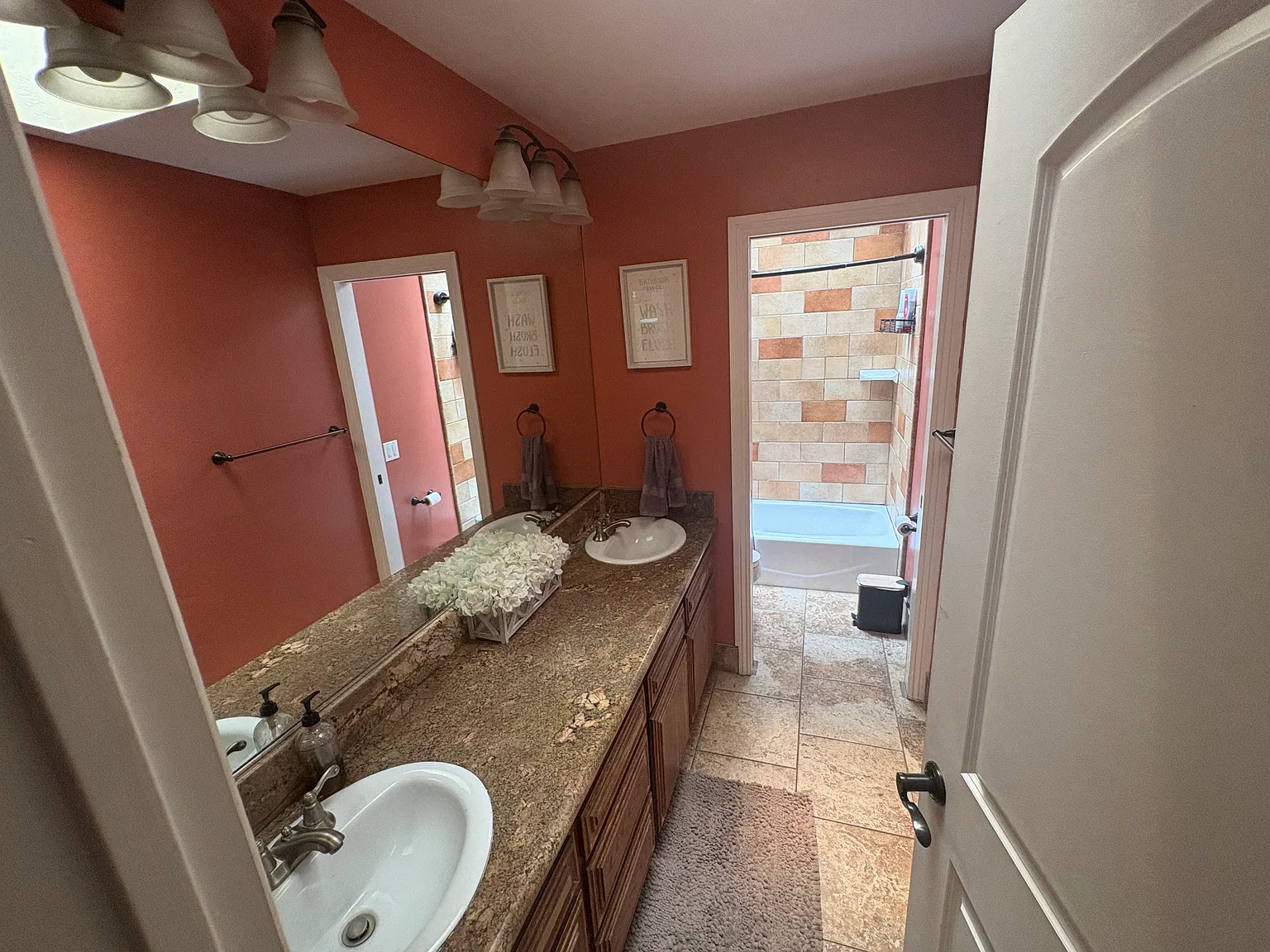 2 bed, 1.5 bath, 2939 sqft, $1,750 — Photo 4