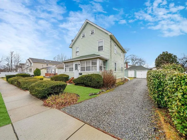 53 Rose Avenue, Hempstead, NY 11550