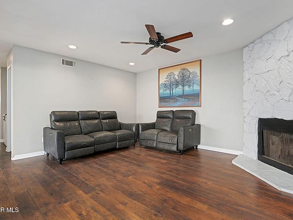 5th image of 14985 Reedley St