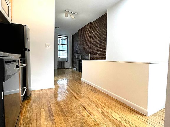 5th image of 204 E 32nd St APT 1RW