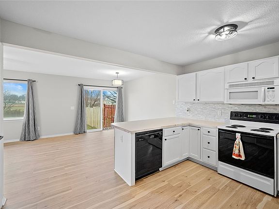 5th image of 1121 N 6th St