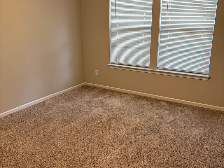 12191 Doncaster Ct — Photo 12