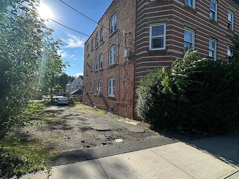 126 Oak St #2B — Photo 16