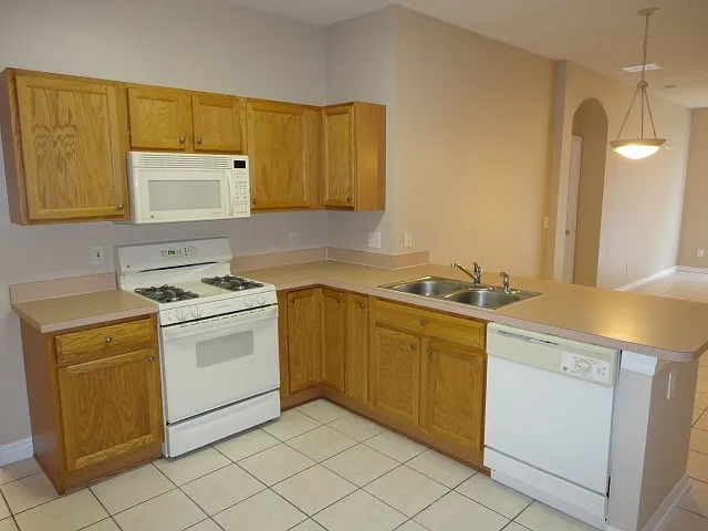 4 bed, 2.0 bath, 1845 sqft, $2,485 — Photo 3