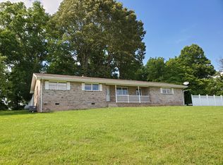 824 Hammond Ave, Mount Carmel, TN 37645