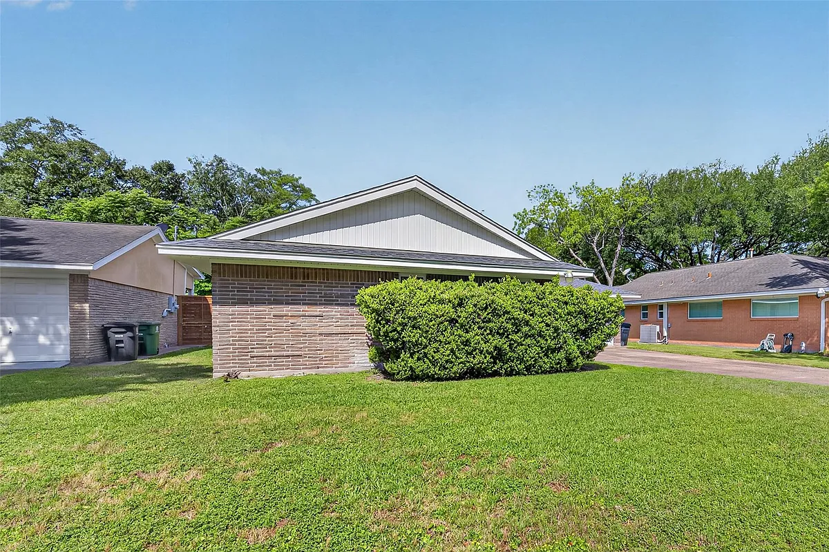 Building Photo - 11226 Huggins Dr