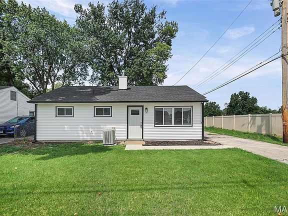 2nd image of 1009 Royal Heights Rd