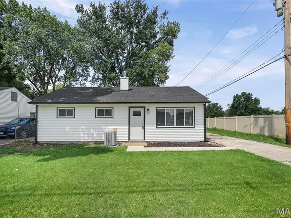 1009 Royal Heights Rd, Belleville, IL 62226