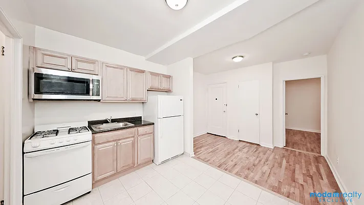 Rented by Moda Realty | media 23