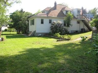 11 E Riverside Dr, Dedham, MA 02026