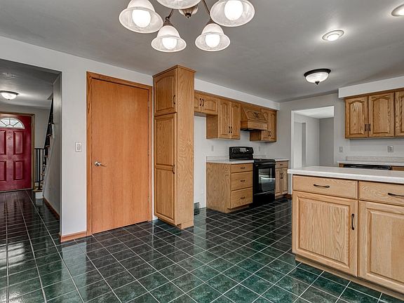 5th image of 110 Swiss Hill Dr