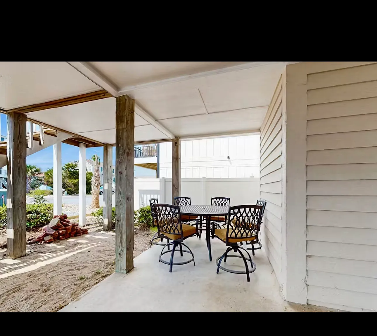 3 bed, 1200 sqft, $2,200 — Photo 3