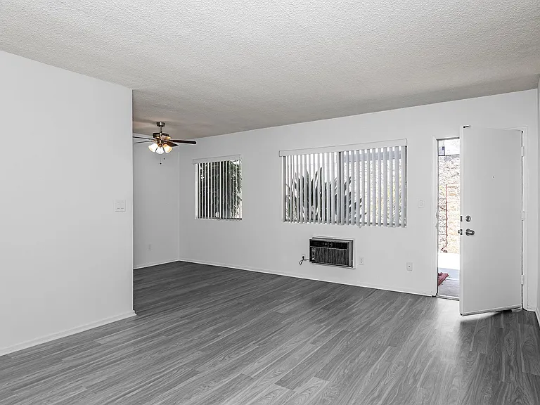 1268 Mariposa St — Photo 2