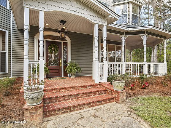 5th image of 1058 Ridgeside Dr