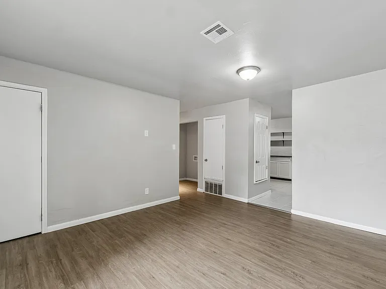 511 S 7th St — Photo 2