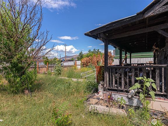 2nd image of 1019 Golden Street