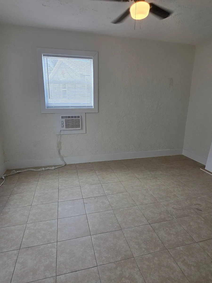 Building Photo - 7 Pine Ridge Dr