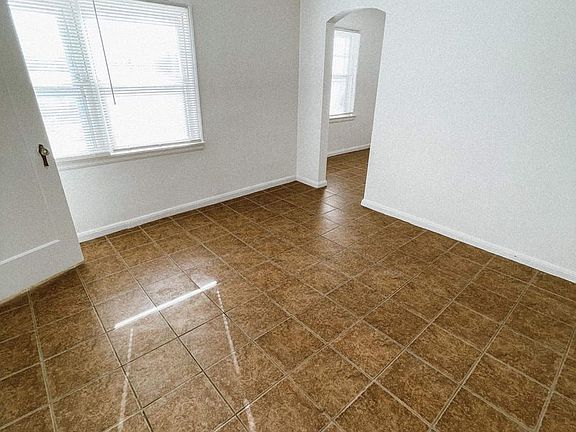 5th image of 510 E 1st Ave APT 4