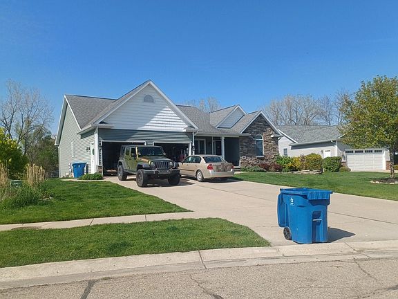 3rd image of 357 Creekwood Cir