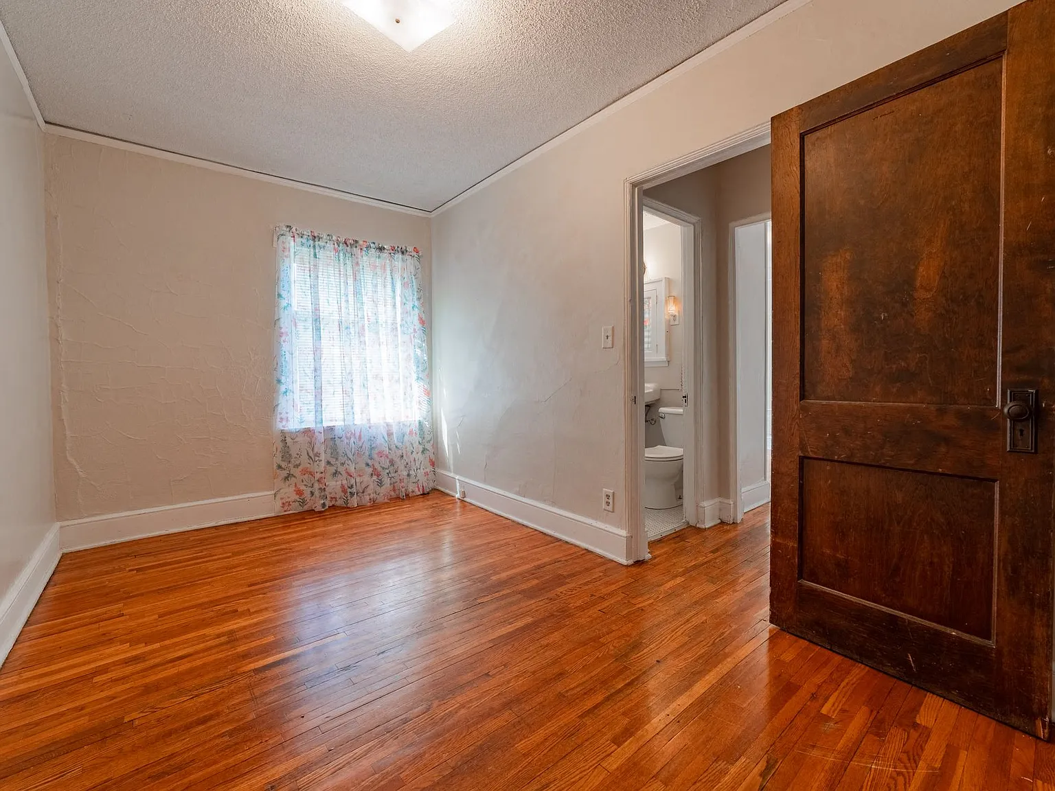 569 Portland Apartments — Photo 4