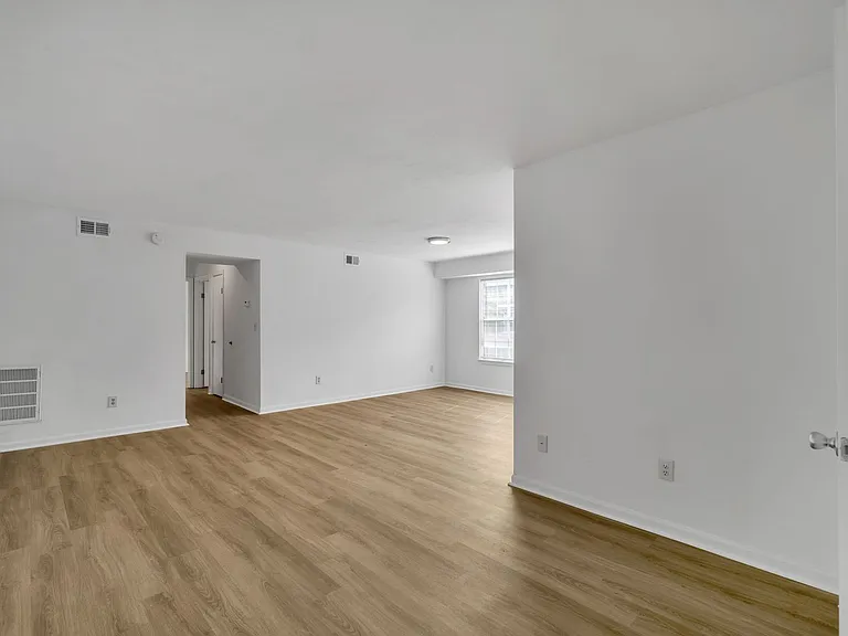 Amhurst III Apartments — Photo 18