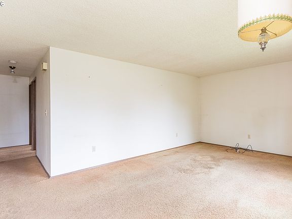 4th image of 5424 NE 49th Ave