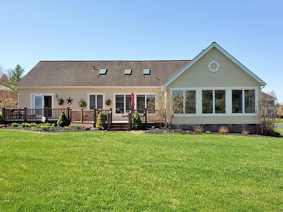 3rd image of 12 Pinehurst Dr