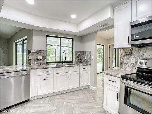 4th image of 2615 SW 46th Ter