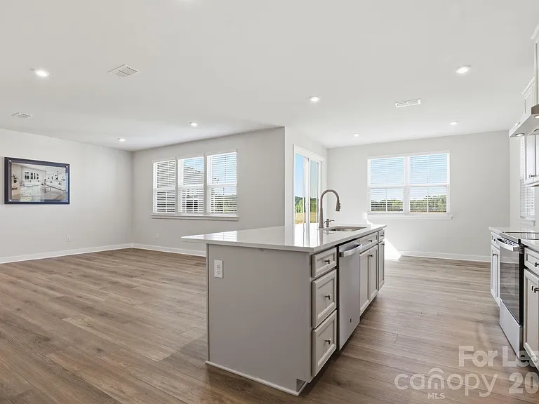 862 Heathway Dr — Photo 8