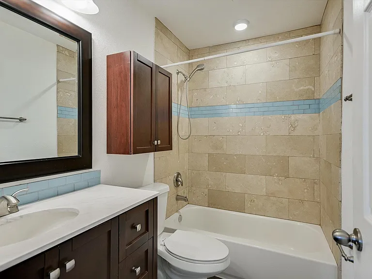 1311 E 52nd St #2 — Photo 9