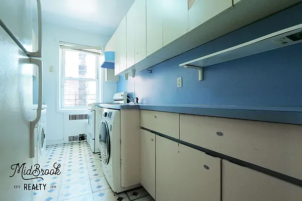 Sold by Midbrook Realty, LLC | media 19