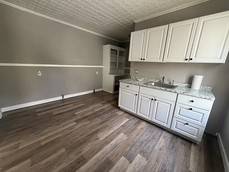 215-217 Emerson St — Photo 4