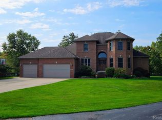 4195 Pine Lake Dr, Fort Gratiot, MI 48059
