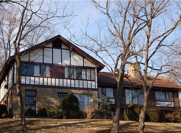 3rd image of 323 Druid Hill Dr