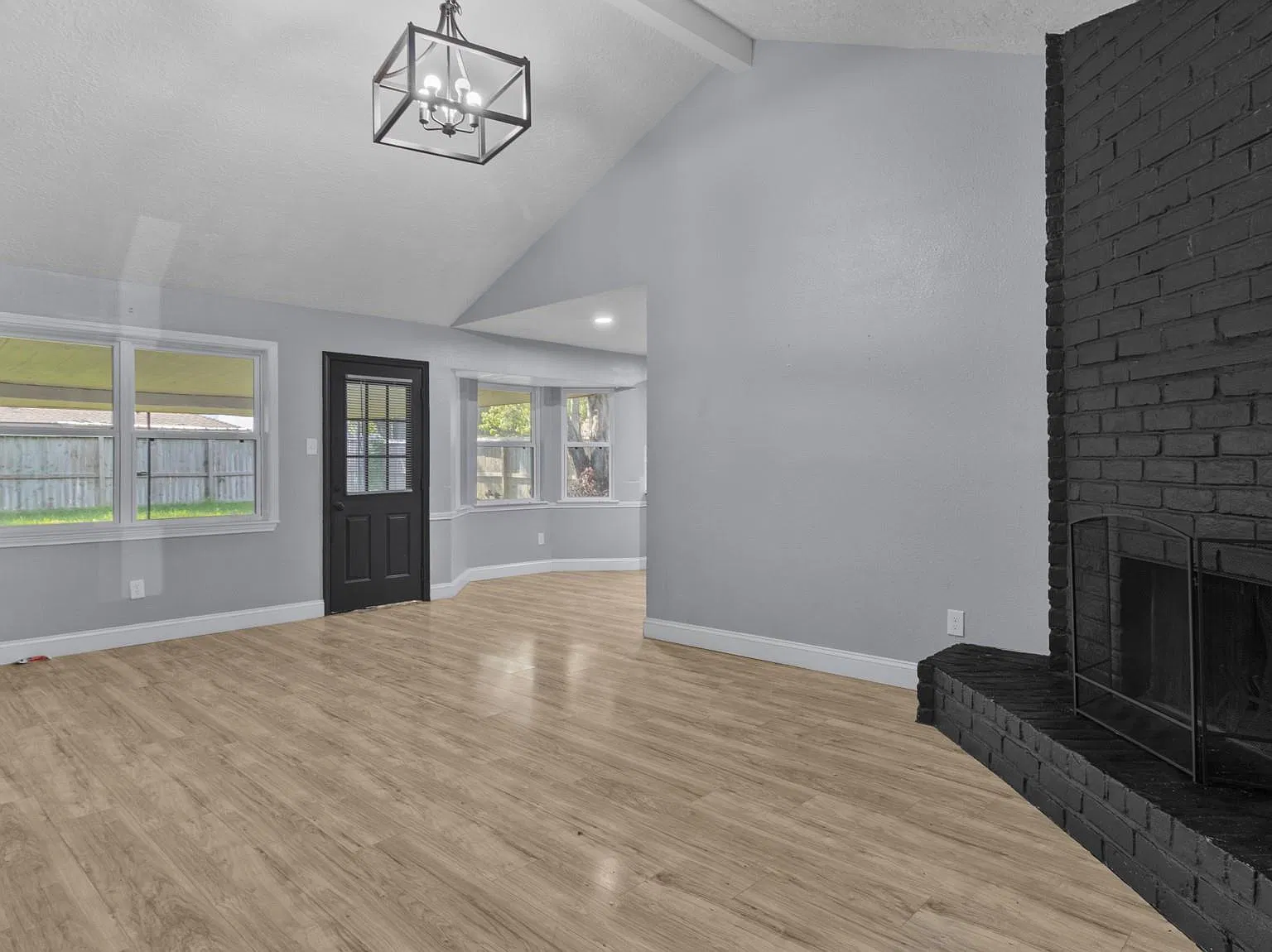 3 bed, 2.0 bath, 1367 sqft, $1,750 — Photo 4