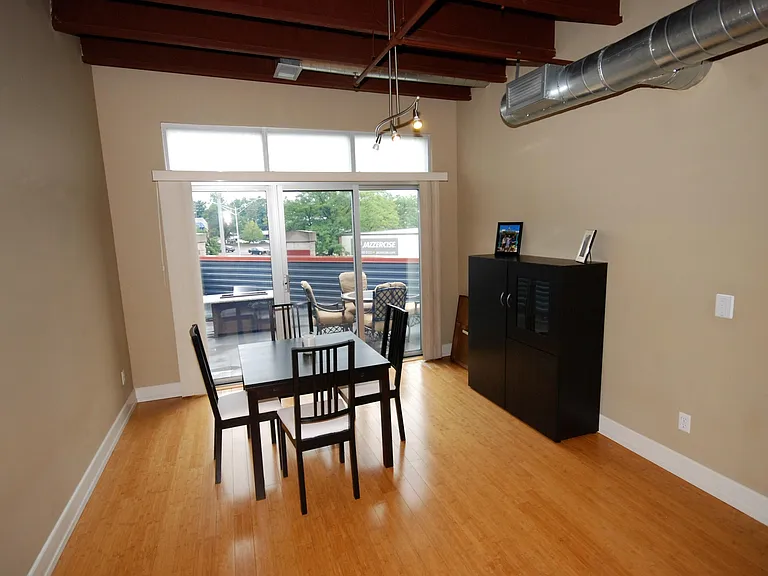 1103 N Main St — Photo 6