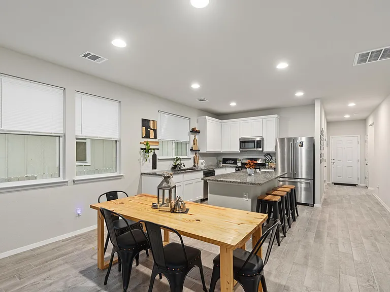 308 Catalina Dr — Photo 6