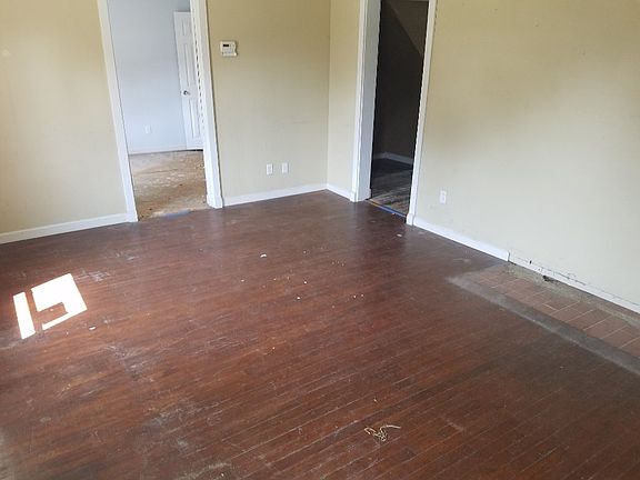 5th image of 1201 W Woodlawn Ave