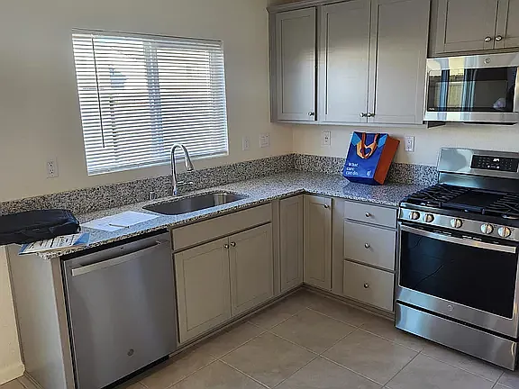 3 bed, 2.5 bath, 1614 sqft, $2,500 — Photo 2