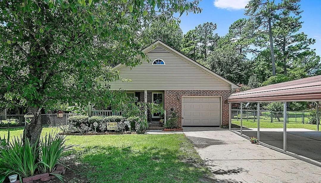 3 bed, 1416 sqft, $1,800 — Photo 1
