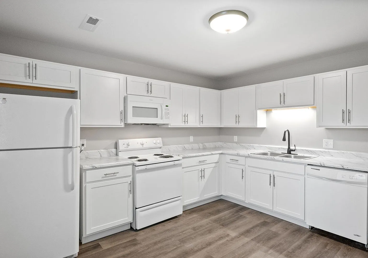 Peabody Dr - 358 — Photo 3