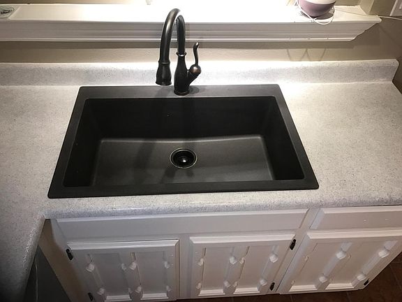 4th image of 611 Green Valley Dr SE