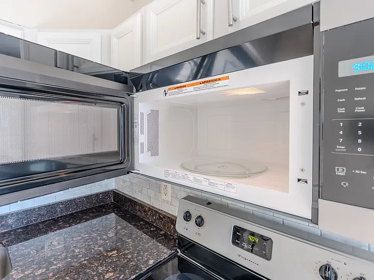 315 Evarts St NE #102 — Photo 15