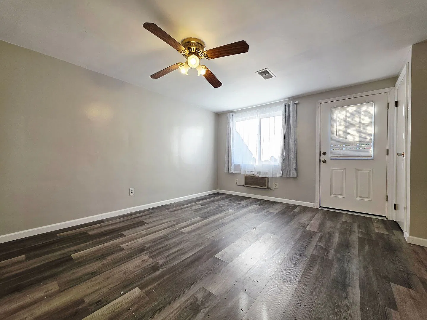 Charming 1BR Apartment in Stowe Township | Open Concept & Off-Street Parking — Photo 3