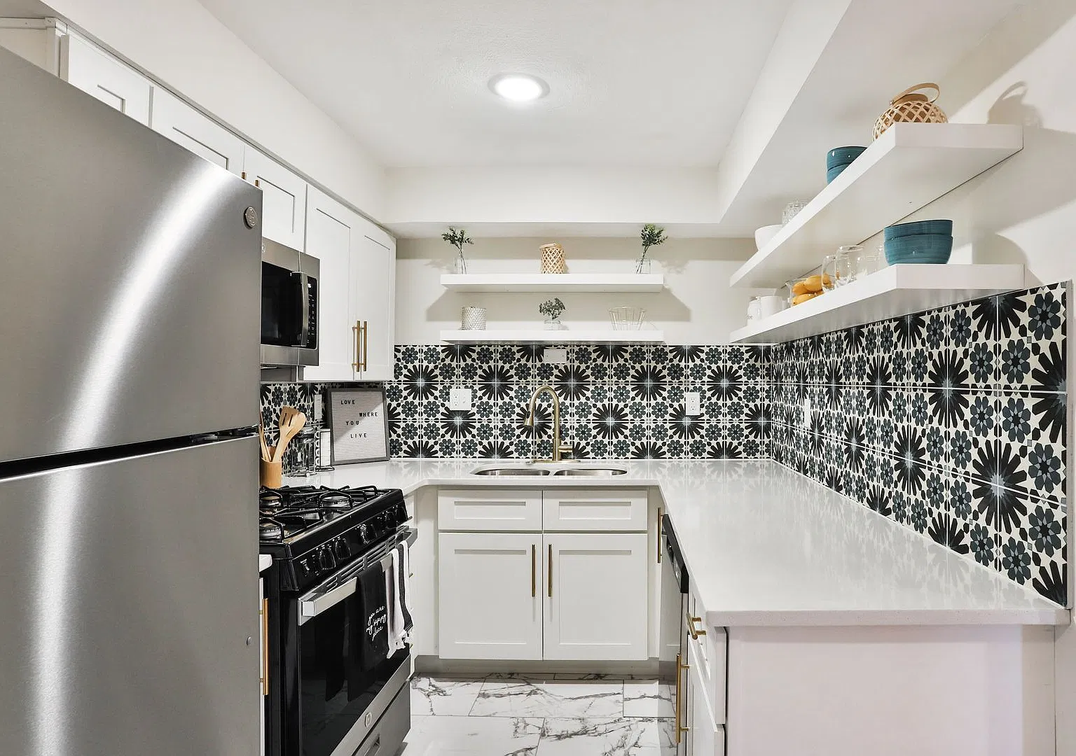 7055 Hampton Ave — Photo 3