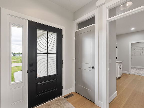 4th image of 361 Linda Ln